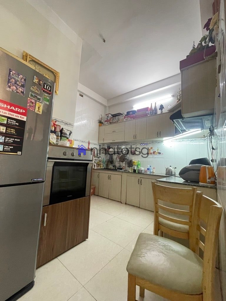 NHÀ 3 TẦNG ĐÚC. NGAY GẦN CÔNG VIÊN LÀNG HOA.