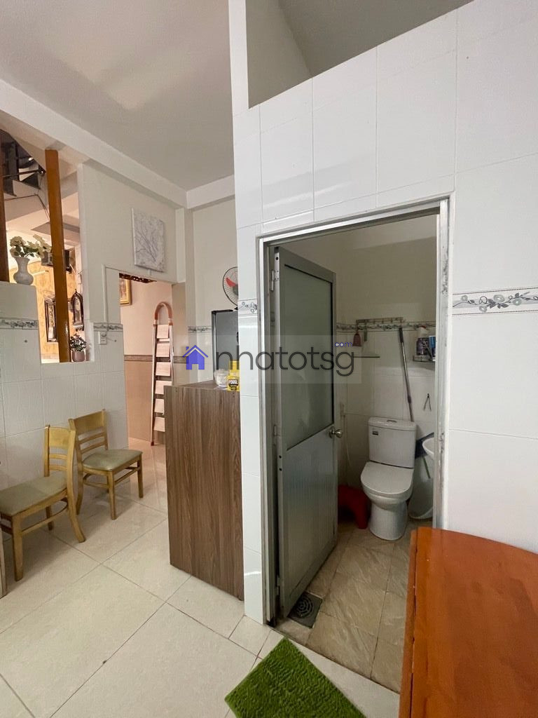 NHÀ 3 TẦNG ĐÚC. NGAY GẦN CÔNG VIÊN LÀNG HOA.