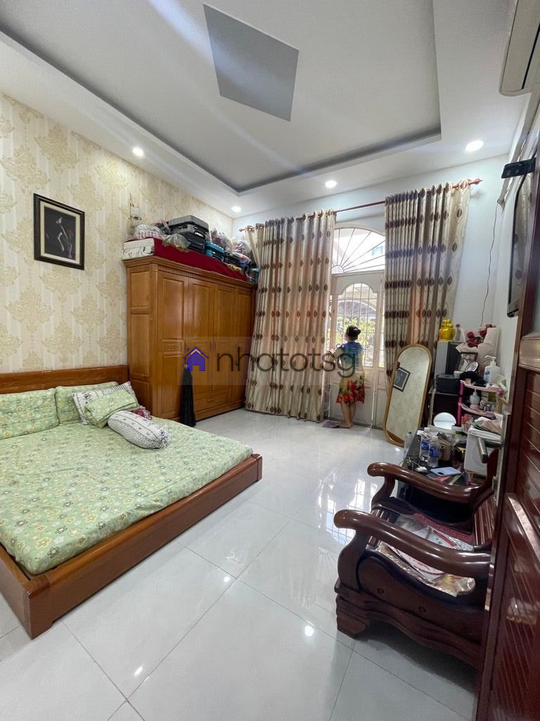 NHÀ 3 TẦNG ĐÚC. NGAY GẦN CÔNG VIÊN LÀNG HOA.