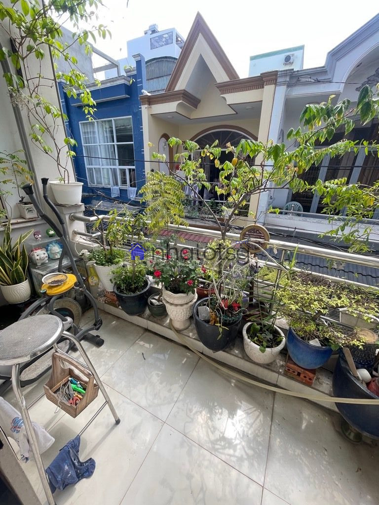 NHÀ 3 TẦNG ĐÚC. NGAY GẦN CÔNG VIÊN LÀNG HOA.