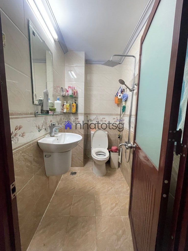 NHÀ 3 TẦNG ĐÚC. NGAY GẦN CÔNG VIÊN LÀNG HOA.