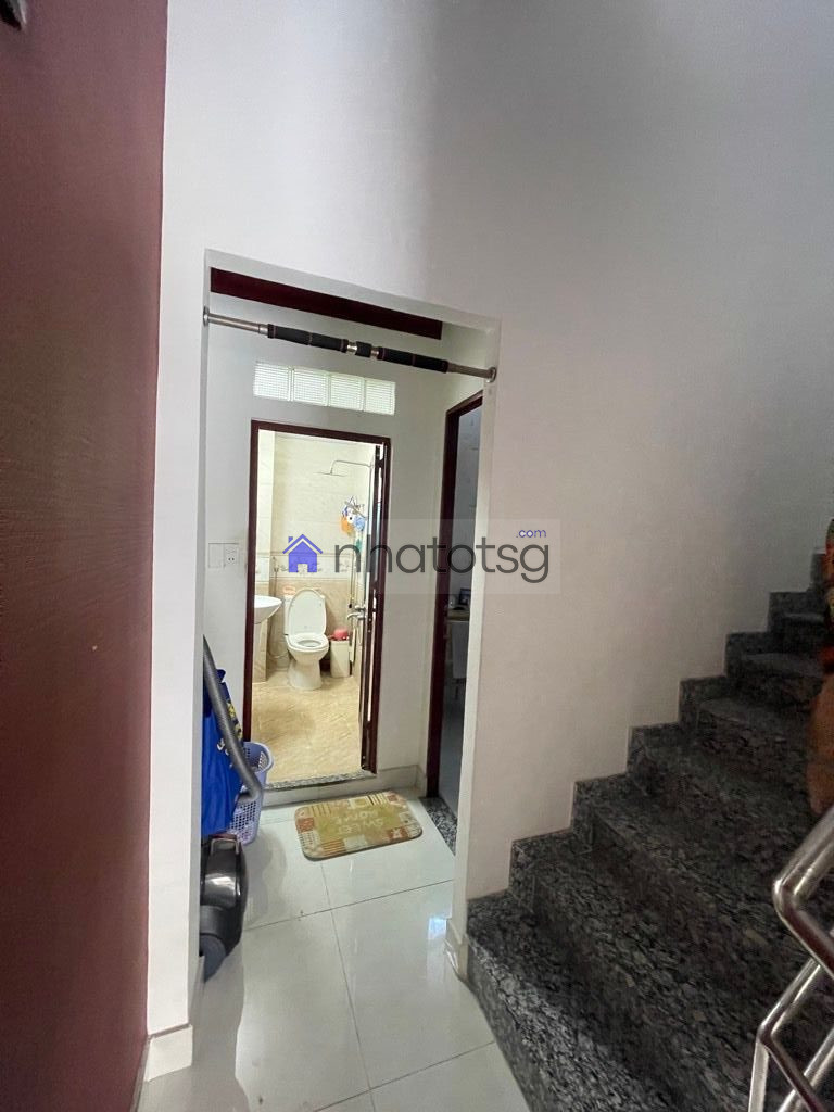 NHÀ 3 TẦNG ĐÚC. NGAY GẦN CÔNG VIÊN LÀNG HOA.