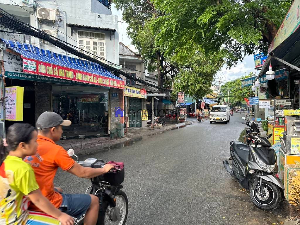 GIÁP TÂN BÌNH, GẦN E-MART, HẺM XE HƠI SÁT MẶT TIỀN, NHÀ 2 TẦNG, VỊ TRÌ ĐẸP, THUẬN TIỆN KINH DOANH.