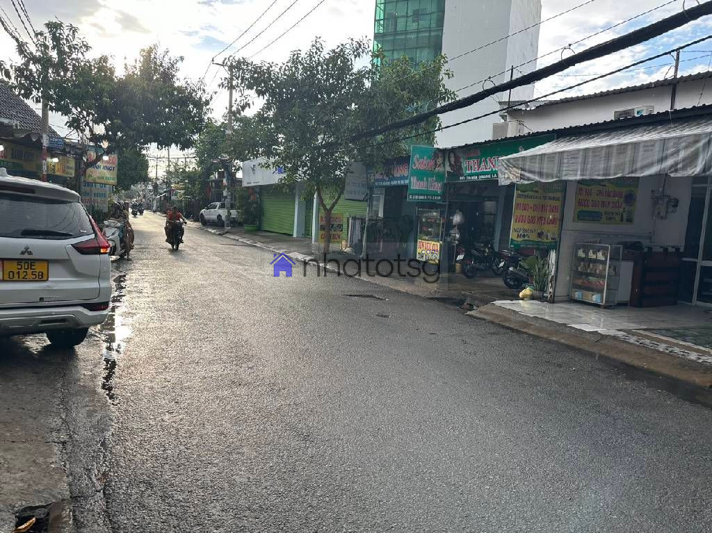 GIÁP TÂN BÌNH, GẦN E-MART, HẺM XE HƠI SÁT MẶT TIỀN, NHÀ 2 TẦNG, VỊ TRÌ ĐẸP, THUẬN TIỆN KINH DOANH.