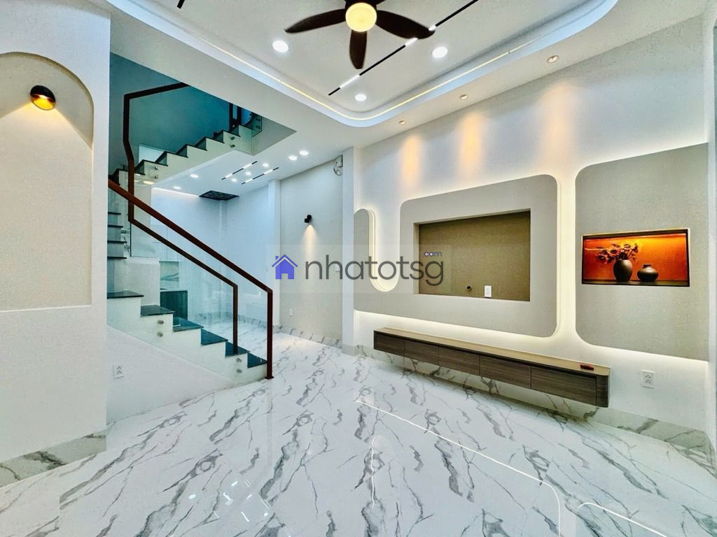 TUYỆT ĐỐI ĐIỆN ẢNH - SIÊU PHẨM ĐẸP NHƯ TRANH - 3 TẦNG MỚI CỨNG. NGAY LOTTE MART NGUYỄN VĂN LƯỢNG.