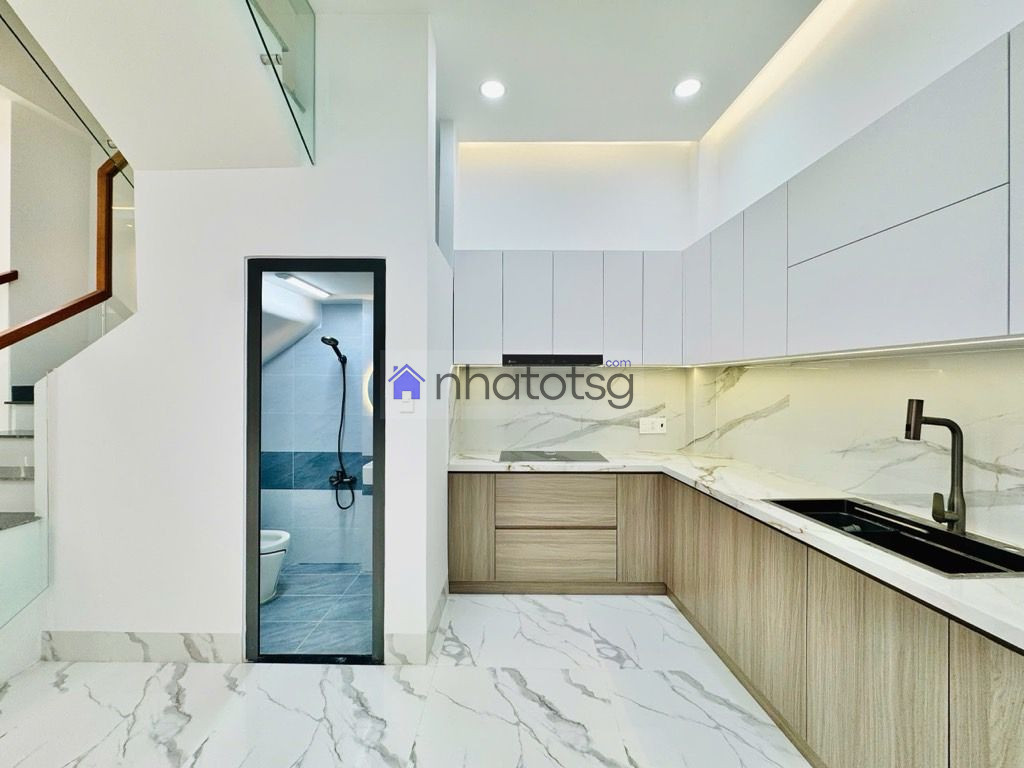 TUYỆT ĐỐI ĐIỆN ẢNH - SIÊU PHẨM ĐẸP NHƯ TRANH - 3 TẦNG MỚI CỨNG. NGAY LOTTE MART NGUYỄN VĂN LƯỢNG.