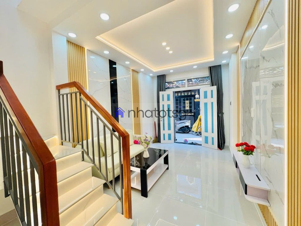 VỊ TRÍ TRUNG TÂM– 5 BƯỚC RA NHÀ GA METRO SỐ 2.– 10 PHÚT RA NHÀ GA T3 SÂN BAY – HẺM ĐẸP, SẠCH SẼ, DÂN TRÍ CAO.