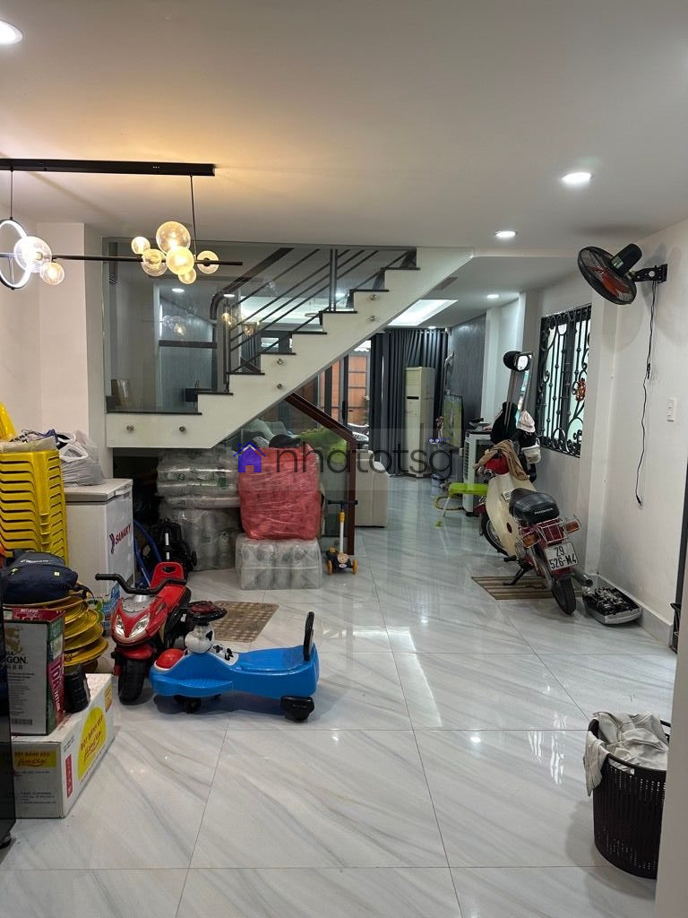 NHÀ MỚI THIẾT KẾ SANG TRỌNG TIỆN ÍCH, LÔ GÓC THOÁNG MÁT.