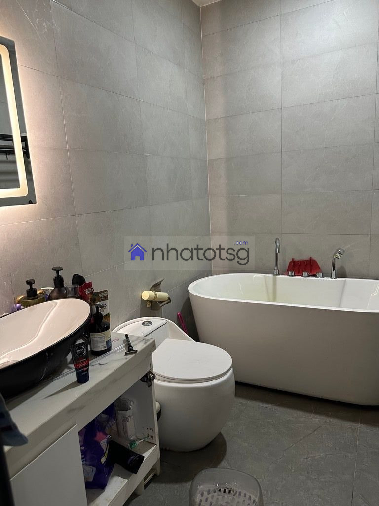 NHÀ MỚI THIẾT KẾ SANG TRỌNG TIỆN ÍCH, LÔ GÓC THOÁNG MÁT.