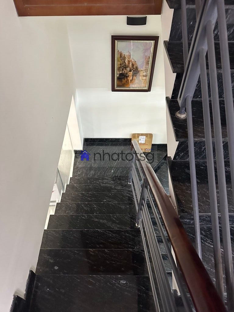 NHÀ MỚI THIẾT KẾ SANG TRỌNG TIỆN ÍCH, LÔ GÓC THOÁNG MÁT.