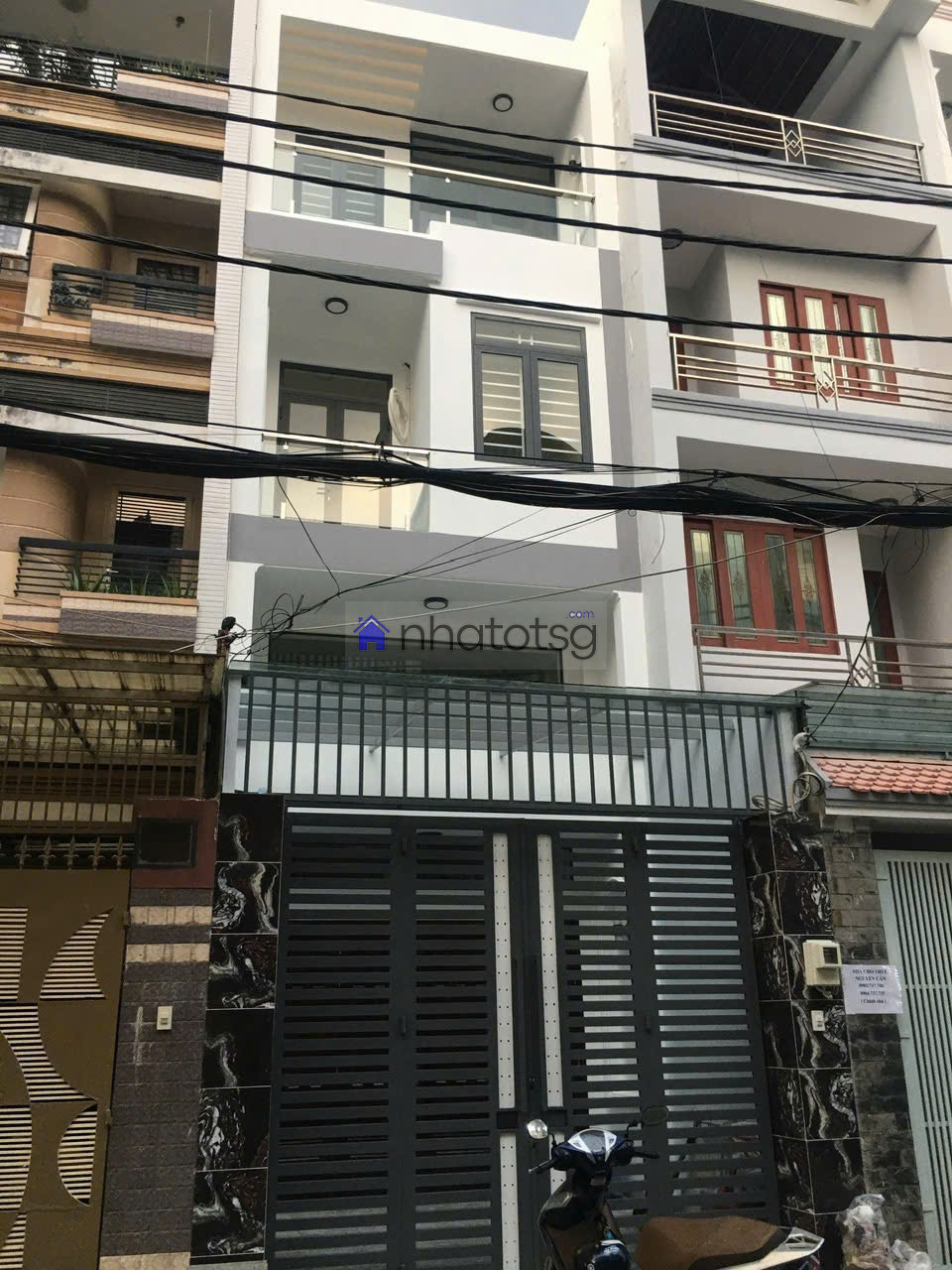 HẺM 8M QUANG TRUNG ( BÊN HÔNG CHỢ HẠNH THÔNG TÂY)