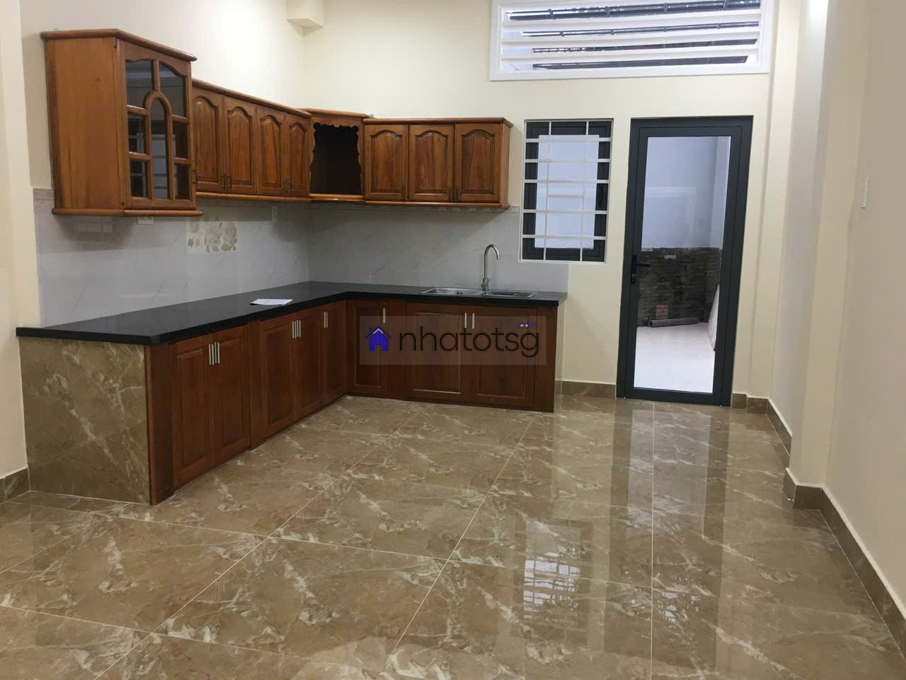 HẺM 8M QUANG TRUNG ( BÊN HÔNG CHỢ HẠNH THÔNG TÂY)