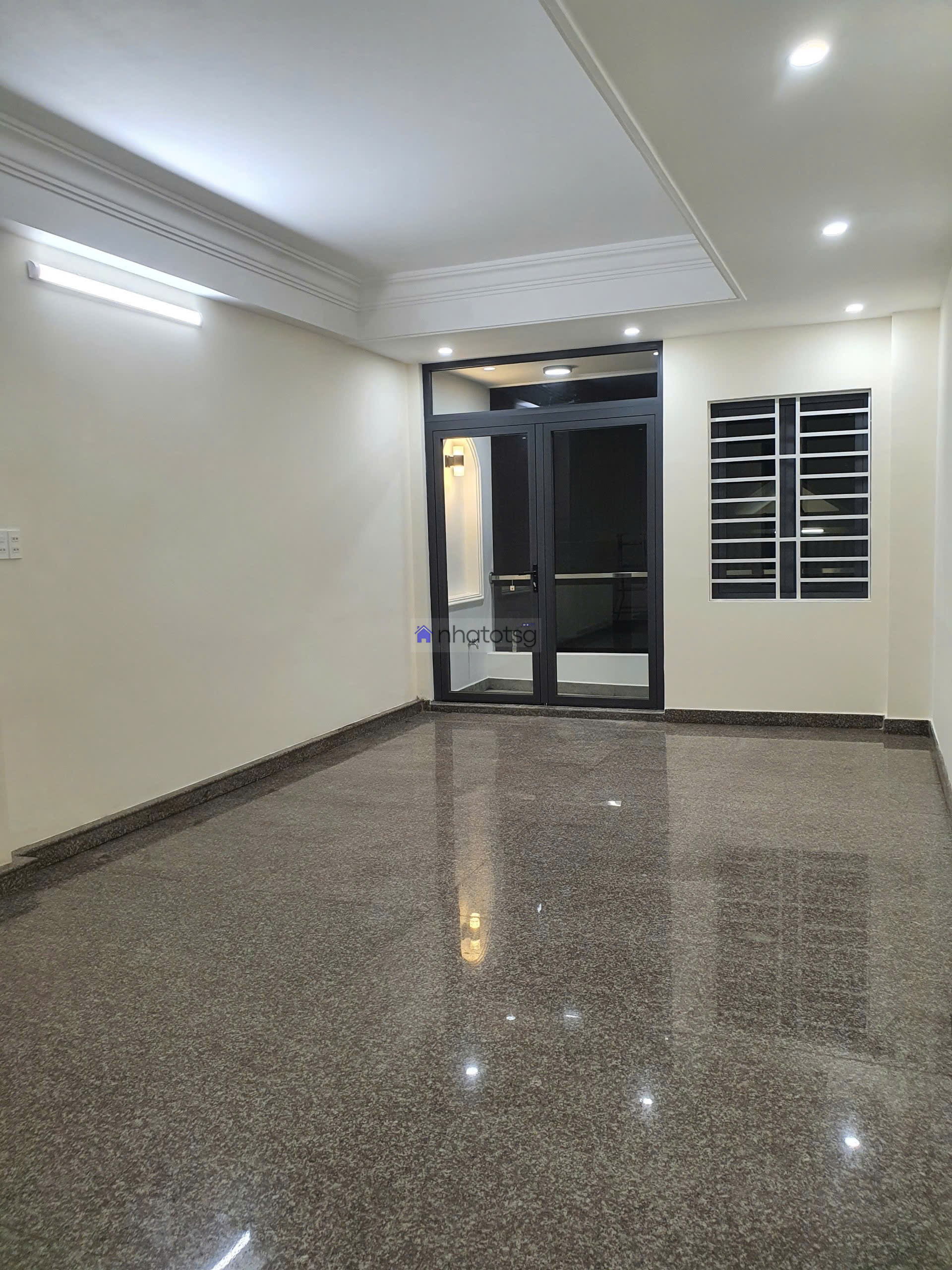 HẺM 8M QUANG TRUNG ( BÊN HÔNG CHỢ HẠNH THÔNG TÂY)