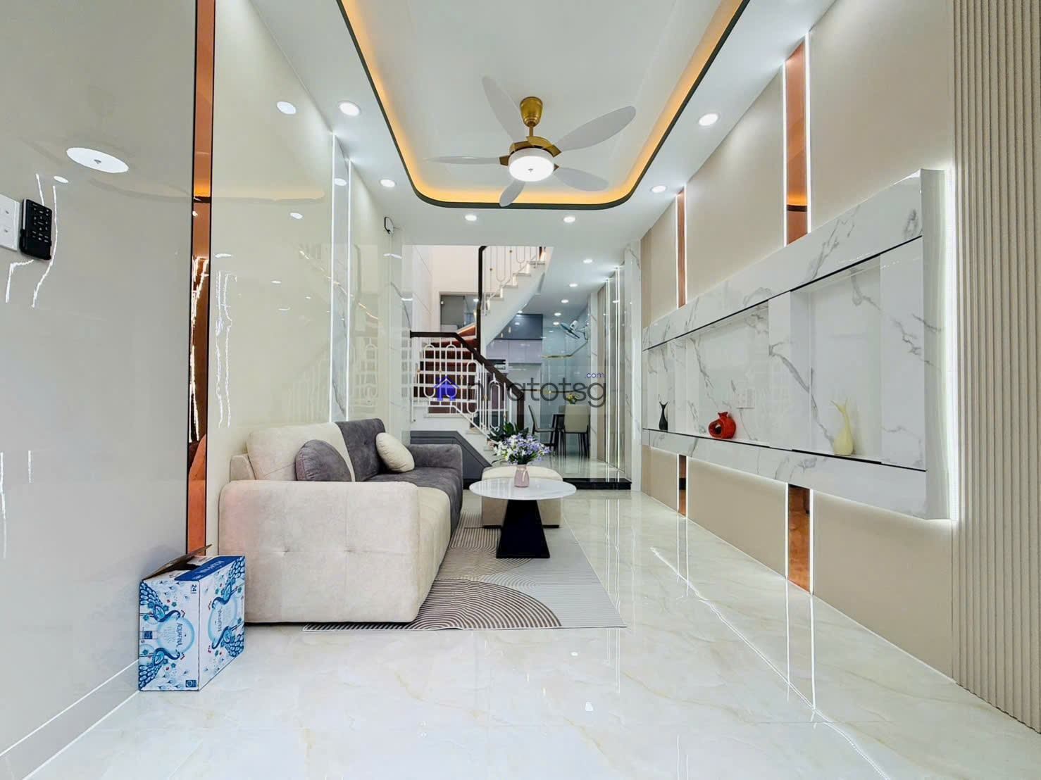 HẺM Ô TÔ ĐỖ CỬA. CÁCH MẶT TIỀN CHỈ 30M.