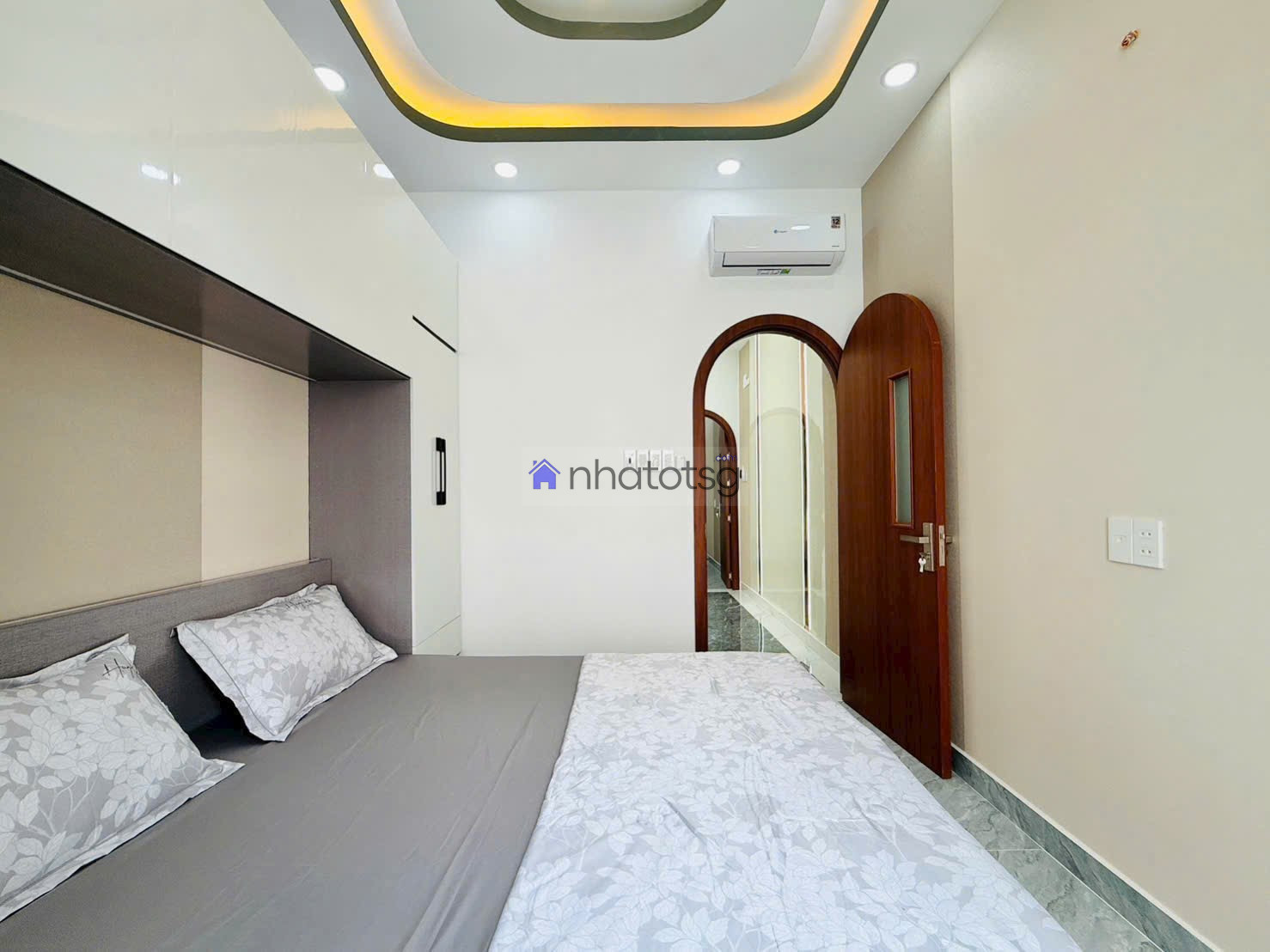 HẺM Ô TÔ ĐỖ CỬA. CÁCH MẶT TIỀN CHỈ 30M.