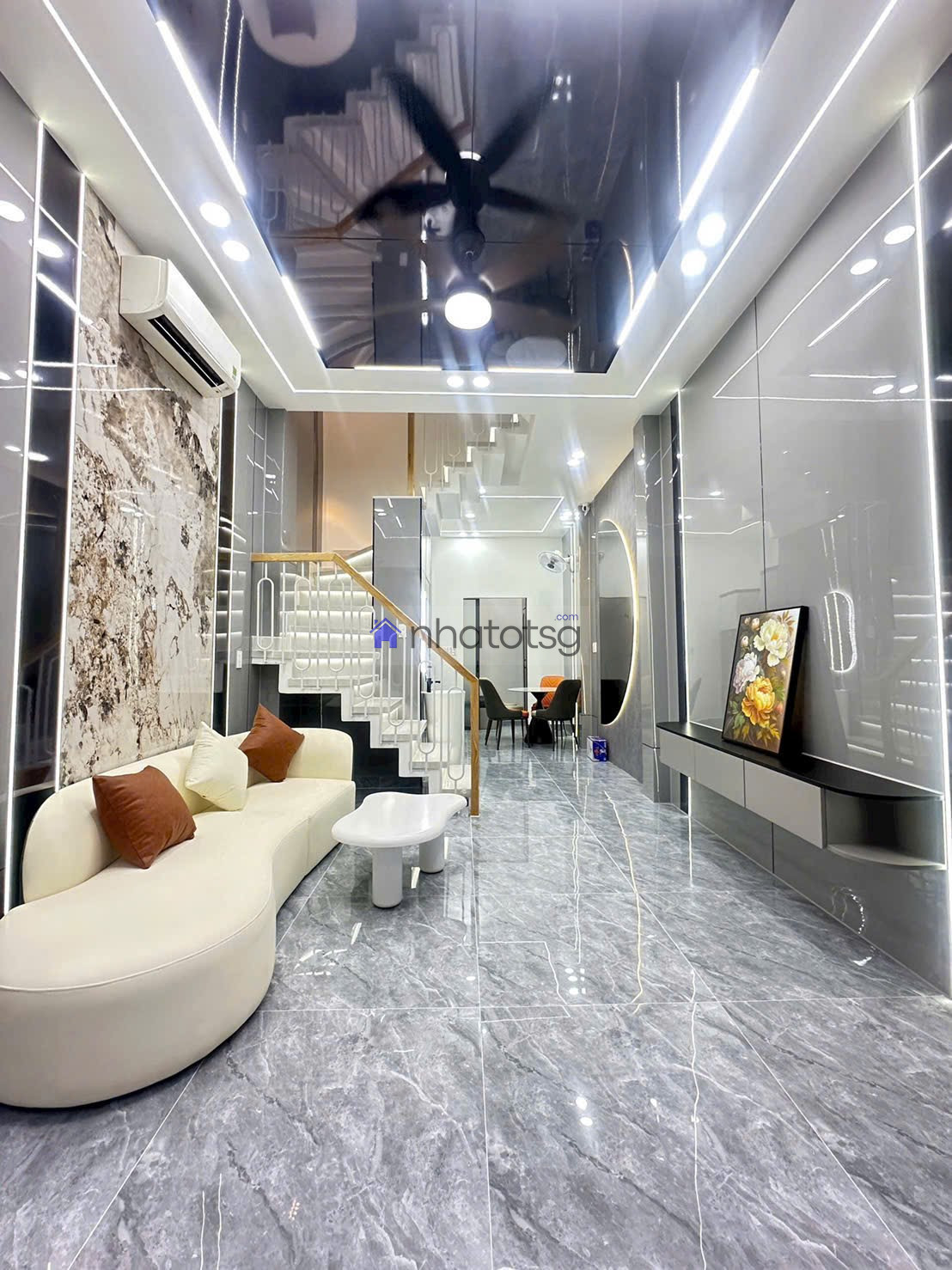 HẺM XE TẢI THÔNG. SỔ ĐẸP NÉT CĂNG.