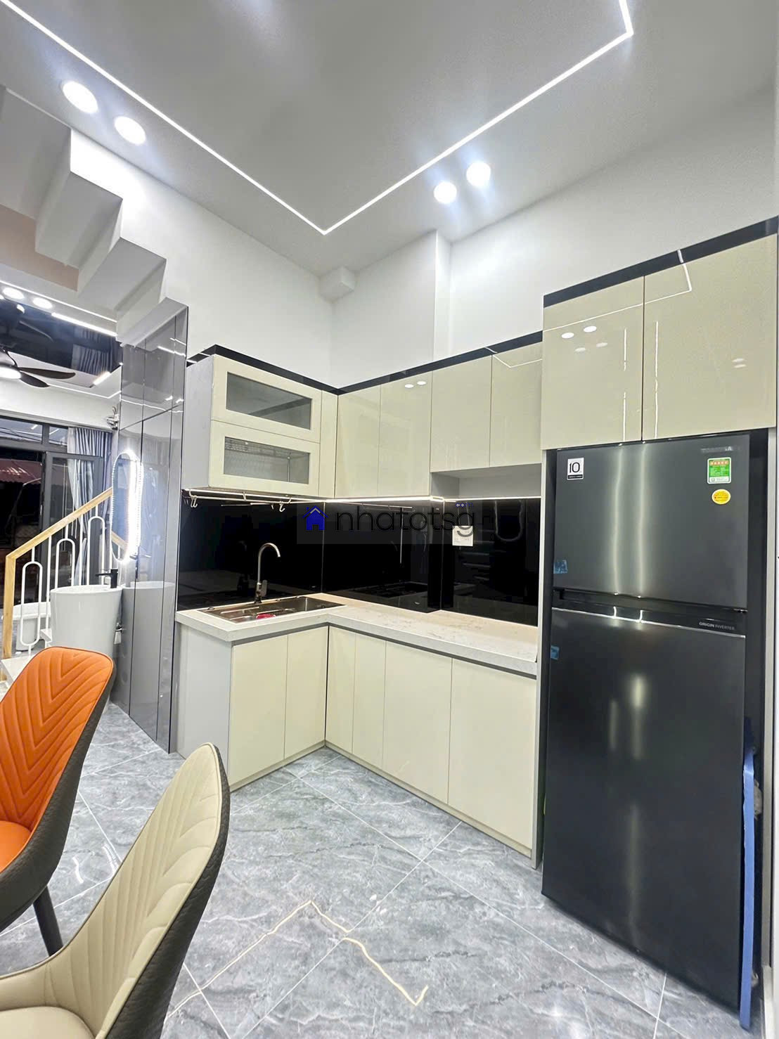 HẺM XE TẢI THÔNG. SỔ ĐẸP NÉT CĂNG.