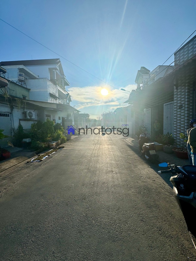 MẶT HẺM KINH DOANH - NGĂN 2 CĂN ĐANG CHO THUÊ 10TR/THÁNG - SÁT BÊN THỊ TRẤN HÓC MÔN SẦM UẤT.