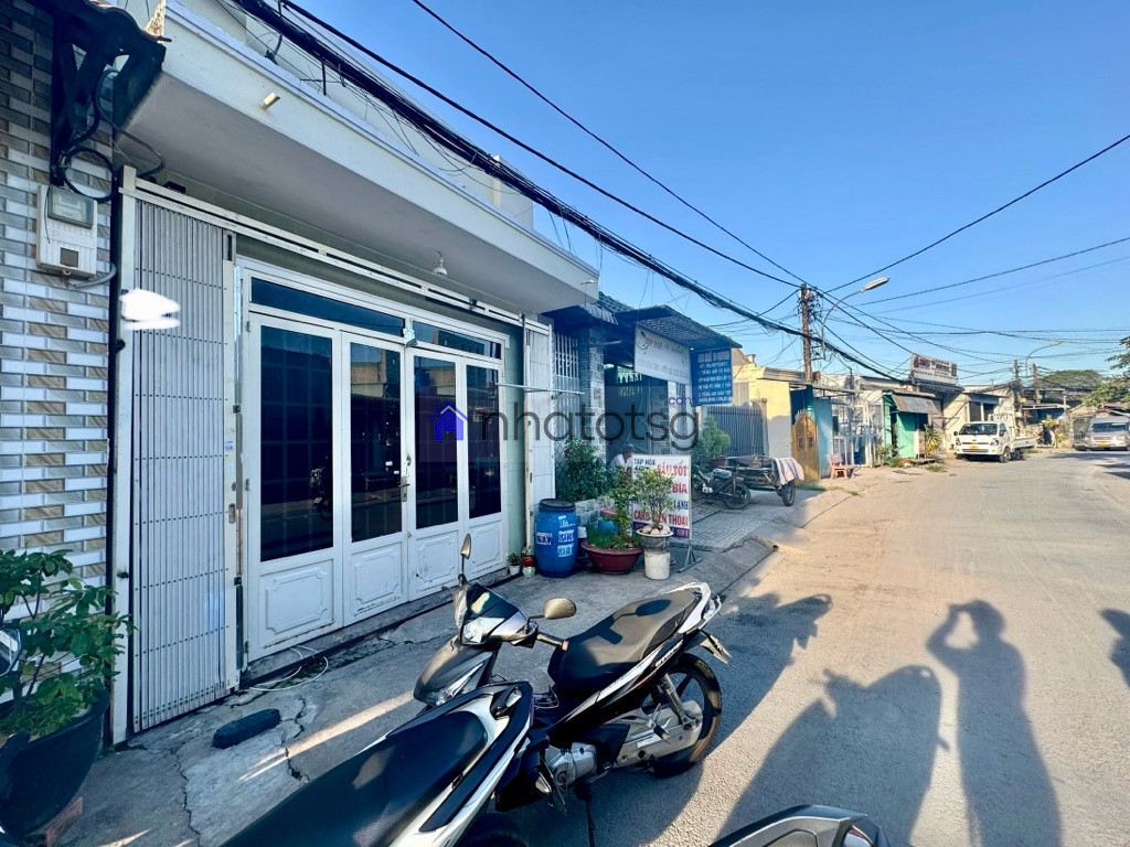 MẶT HẺM KINH DOANH - NGĂN 2 CĂN ĐANG CHO THUÊ 10TR/THÁNG - SÁT BÊN THỊ TRẤN HÓC MÔN SẦM UẤT.