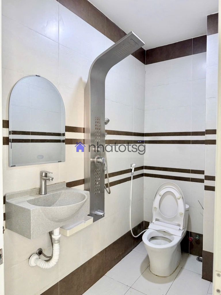 LÔ GÓC - VUÔNG VỨC - 4 TẦNG - SÁT HẺM XE HƠI.