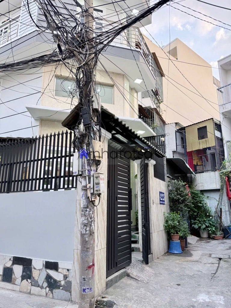 LÔ GÓC - VUÔNG VỨC - 4 TẦNG - SÁT HẺM XE HƠI.