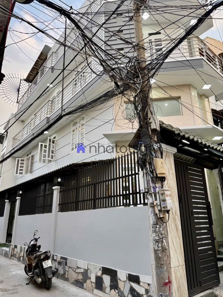 LÔ GÓC - VUÔNG VỨC - 4 TẦNG - SÁT HẺM XE HƠI.