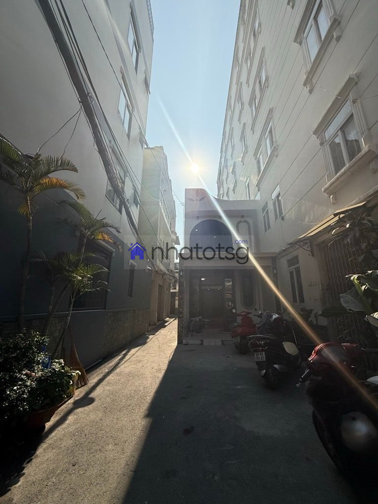 GẦN CHỢ AN NHƠN.  NHÀ MỚI XINH LUNG LINH. XE HƠI ĐẬU CỬA.