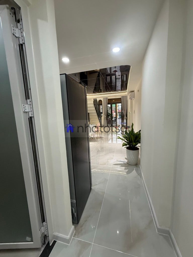 GẦN CHỢ AN NHƠN.  NHÀ MỚI XINH LUNG LINH. XE HƠI ĐẬU CỬA.