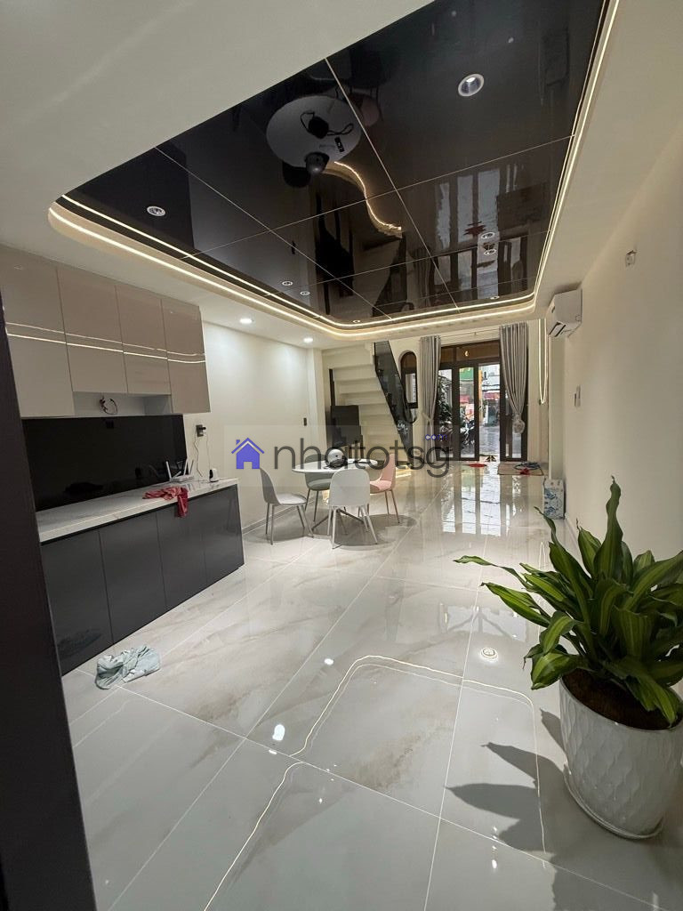 GẦN CHỢ AN NHƠN.  NHÀ MỚI XINH LUNG LINH. XE HƠI ĐẬU CỬA.