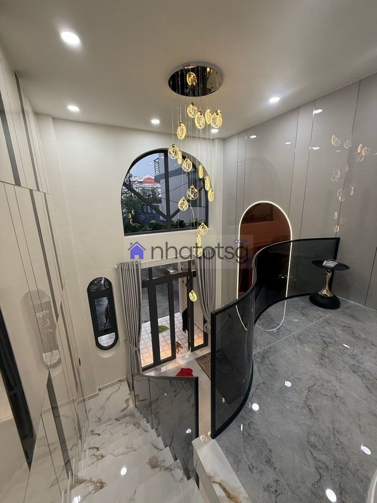 GẦN CHỢ AN NHƠN.  NHÀ MỚI XINH LUNG LINH. XE HƠI ĐẬU CỬA.