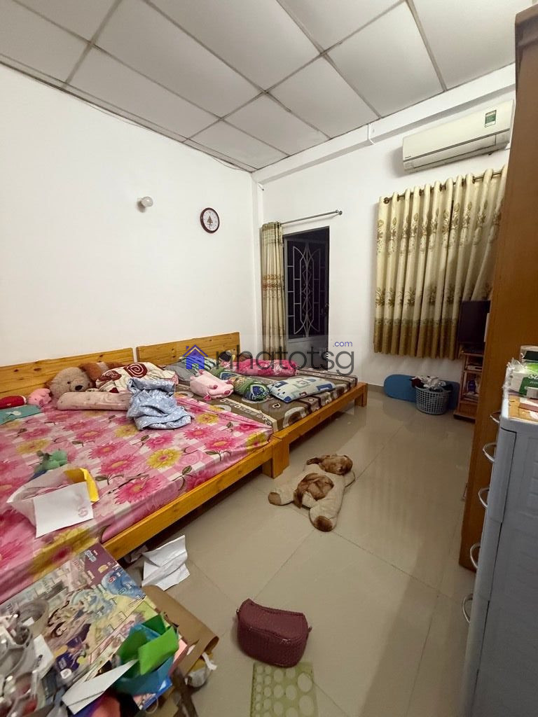 GẦN CÔNG VIÊN LÀNG HOA, QUANG TRUNG. CÁCH MẶT TIỀN HẺM XE TẢI 15M.