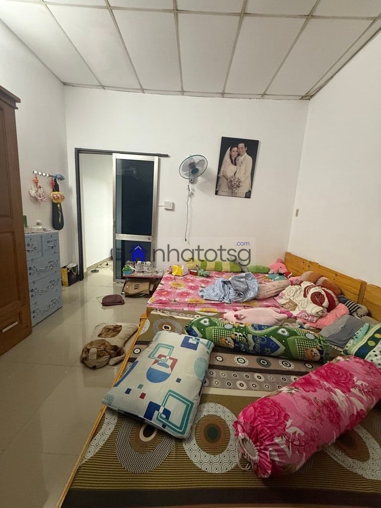 GẦN CÔNG VIÊN LÀNG HOA, QUANG TRUNG. CÁCH MẶT TIỀN HẺM XE TẢI 15M.