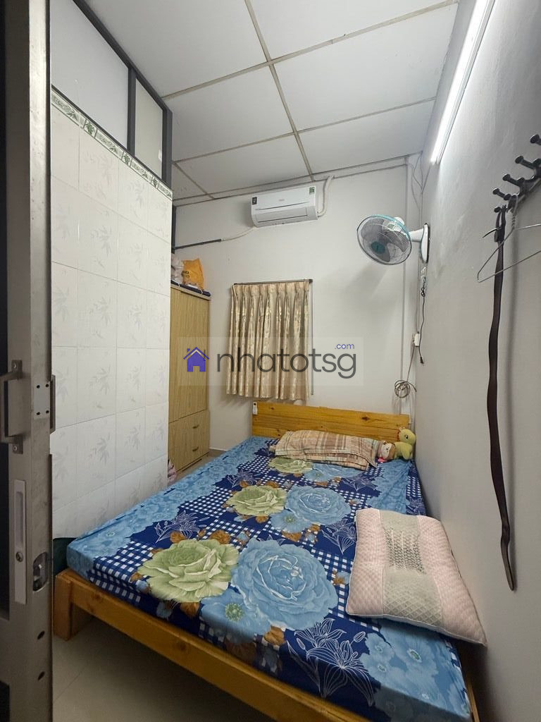 GẦN CÔNG VIÊN LÀNG HOA, QUANG TRUNG. CÁCH MẶT TIỀN HẺM XE TẢI 15M.