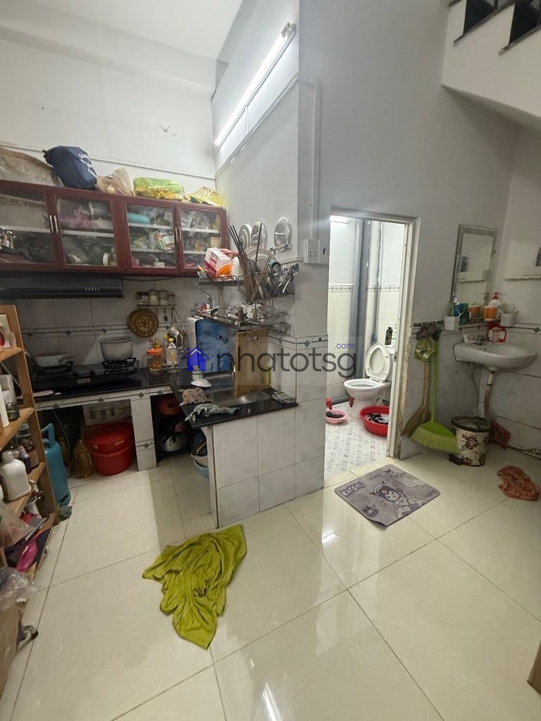 GẦN CÔNG VIÊN LÀNG HOA, QUANG TRUNG. CÁCH MẶT TIỀN HẺM XE TẢI 15M.