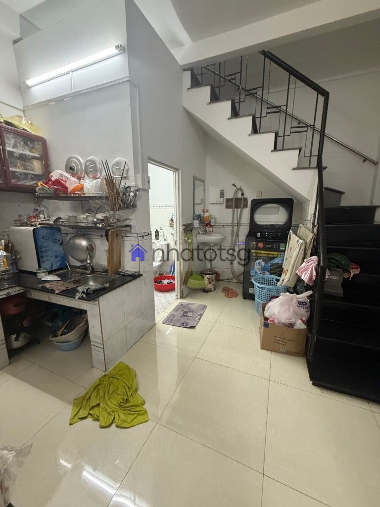 GẦN CÔNG VIÊN LÀNG HOA, QUANG TRUNG. CÁCH MẶT TIỀN HẺM XE TẢI 15M.