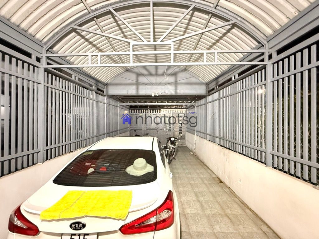 BÁN ĐẤT TẶNG NHÀ CẤP 4. Ô TÔ NGỦ TRONG NHÀ. MẶT TIỀN CHUẨN 4.3M SỔ VUÔNG ĐẸP.