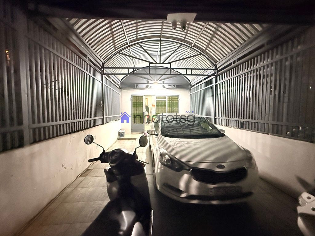 BÁN ĐẤT TẶNG NHÀ CẤP 4. Ô TÔ NGỦ TRONG NHÀ. MẶT TIỀN CHUẨN 4.3M SỔ VUÔNG ĐẸP.