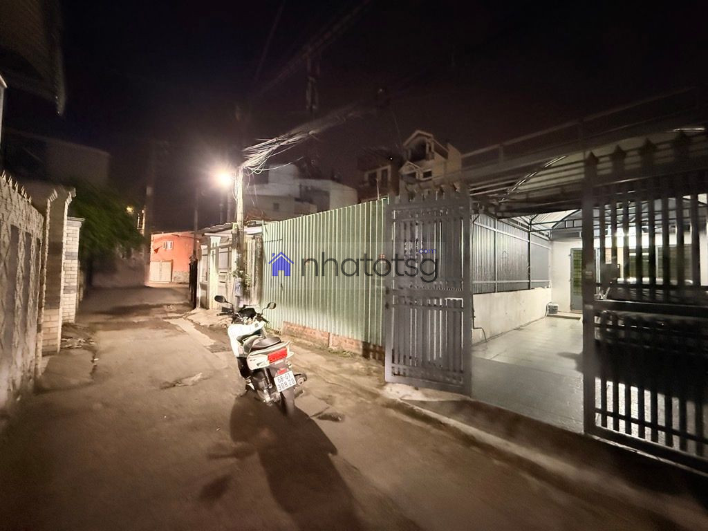 BÁN ĐẤT TẶNG NHÀ CẤP 4. Ô TÔ NGỦ TRONG NHÀ. MẶT TIỀN CHUẨN 4.3M SỔ VUÔNG ĐẸP.