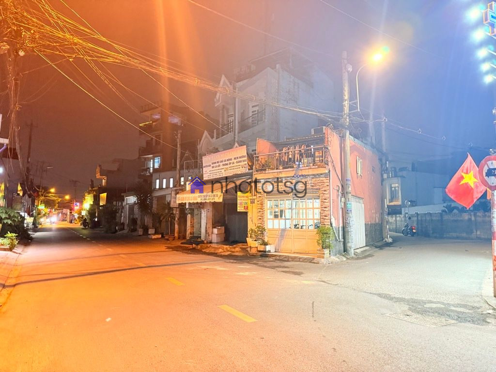 BÁN ĐẤT TẶNG NHÀ CẤP 4. Ô TÔ NGỦ TRONG NHÀ. MẶT TIỀN CHUẨN 4.3M SỔ VUÔNG ĐẸP.