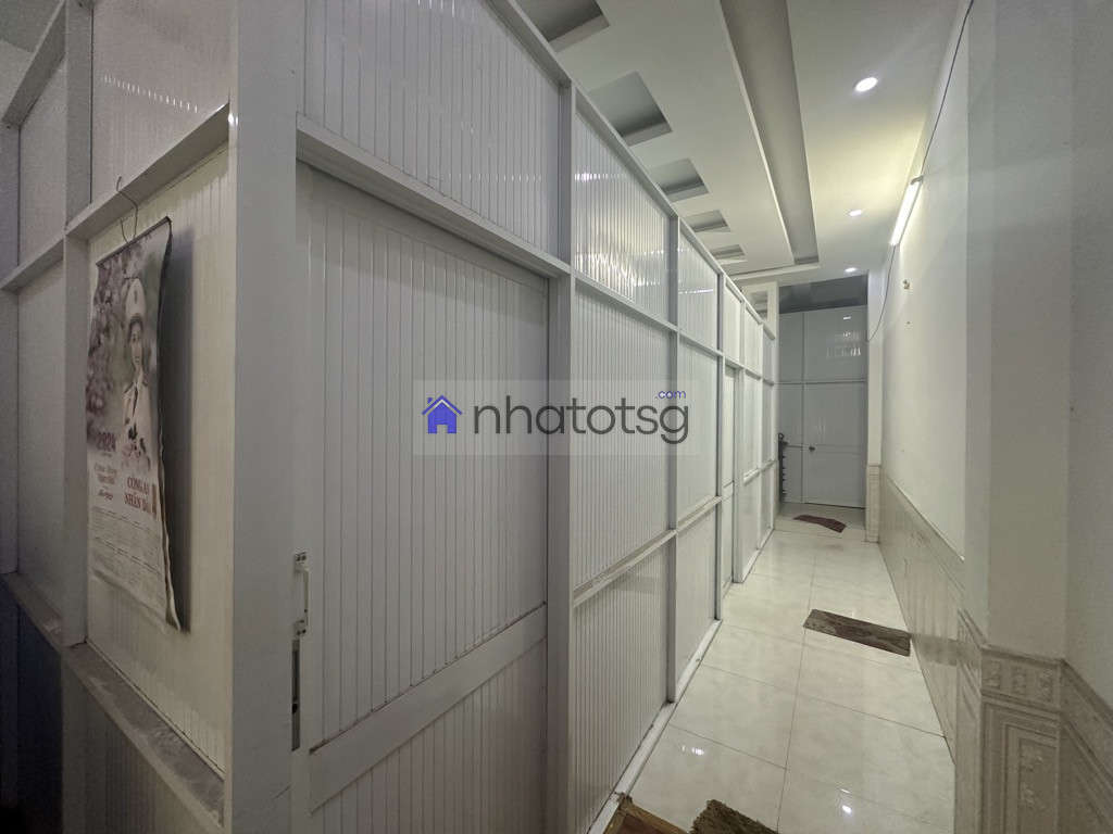 SÁT MẶT TIỀN - 3 TẦNG - NGAY NHÀ THỜ HY VỌNG.