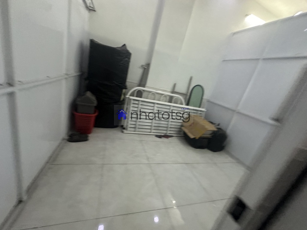 SÁT MẶT TIỀN - 3 TẦNG - NGAY NHÀ THỜ HY VỌNG.