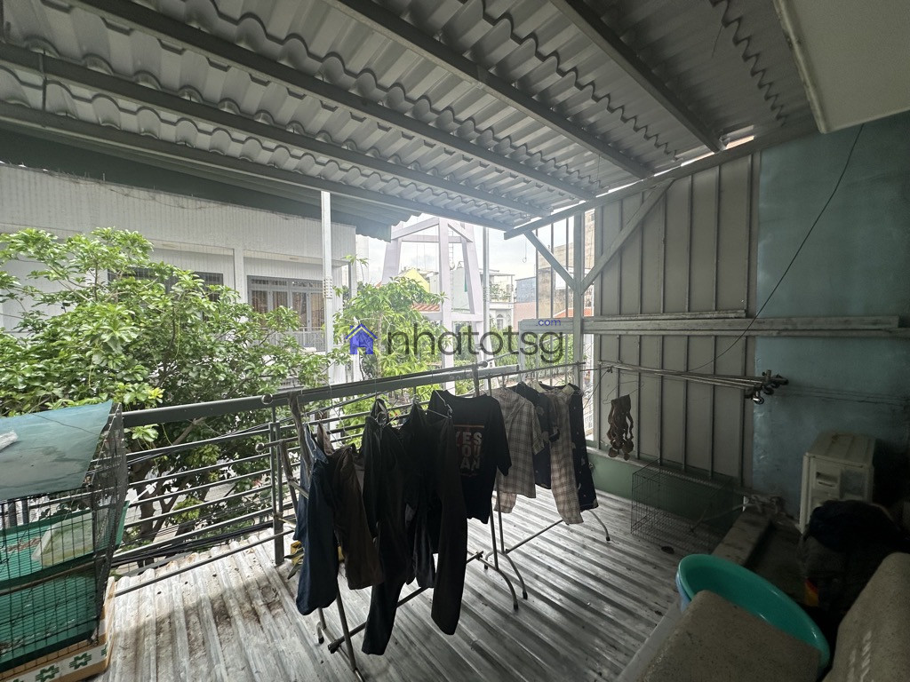 SÁT MẶT TIỀN - 3 TẦNG - NGAY NHÀ THỜ HY VỌNG.