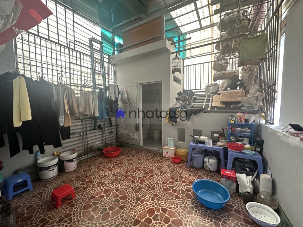 SÁT MẶT TIỀN - 3 TẦNG - NGAY NHÀ THỜ HY VỌNG.