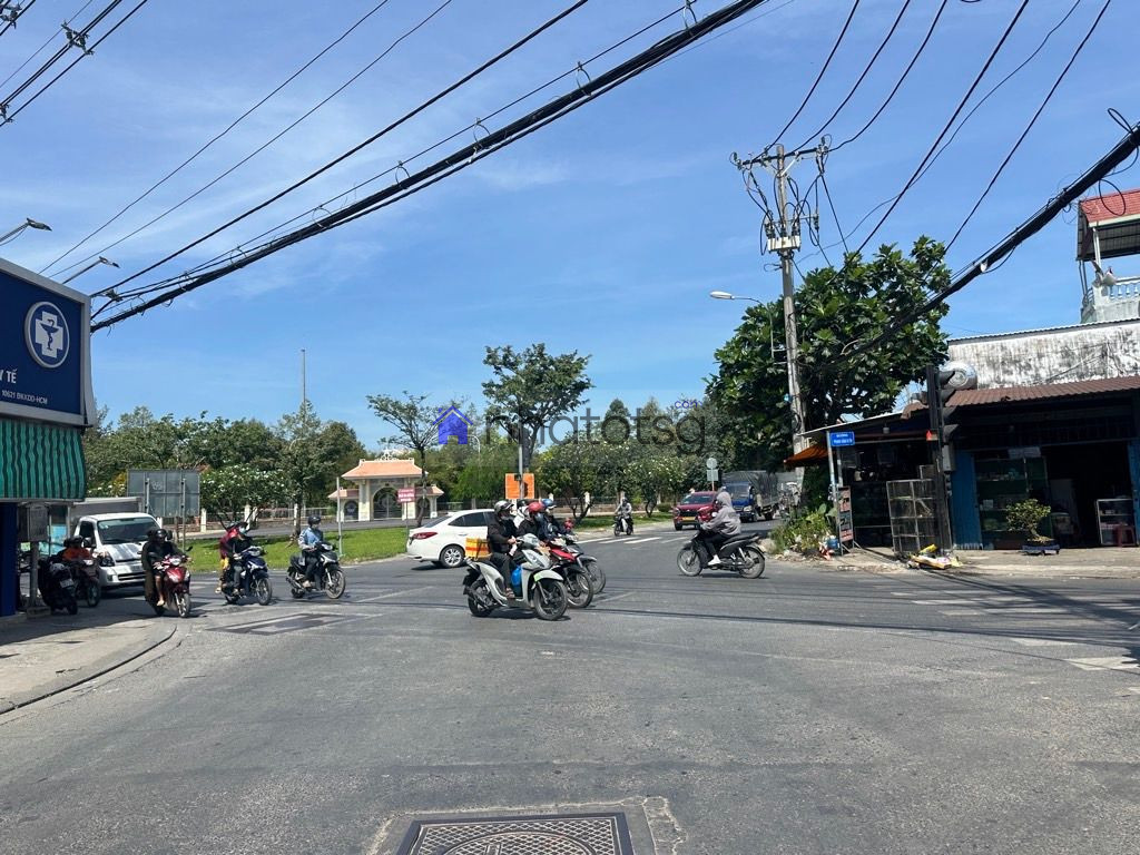 CĂN GÓC NHÀ MẶT TIỀN KINH DOANH - NGAY NGÃ BA GIỒNG - 120m2