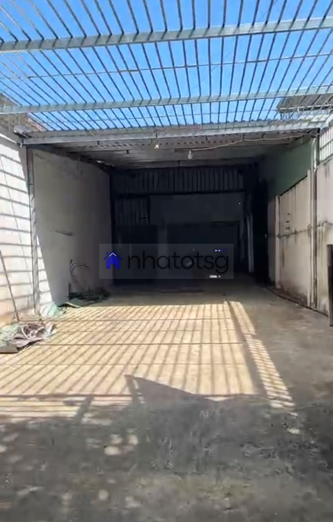 BÁN ĐẤT TẶNG XƯỞNG MẶT TIỀN ẤP ĐÔNG, ĐANG CHO THUÊ DÒNG TIỀN 14 TRIỆU/M2 - NGANG 5M NỞ HẬU TÀI LỘC 16M.