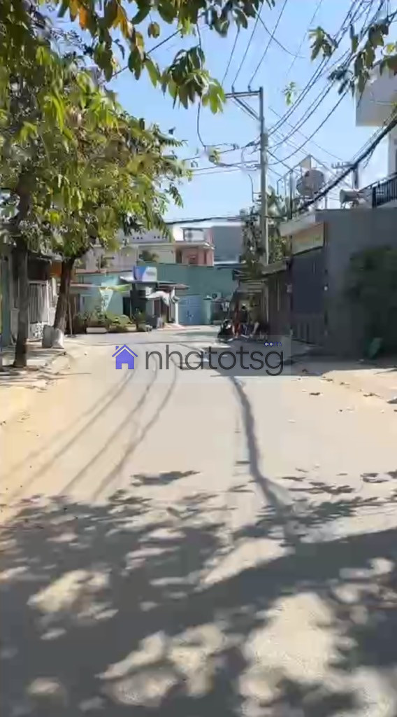 BÁN ĐẤT TẶNG XƯỞNG MẶT TIỀN ẤP ĐÔNG, ĐANG CHO THUÊ DÒNG TIỀN 14 TRIỆU/M2 - NGANG 5M NỞ HẬU TÀI LỘC 16M.