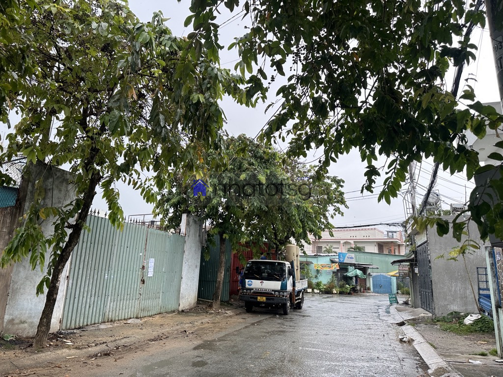 BÁN ĐẤT TẶNG XƯỞNG MẶT TIỀN ẤP ĐÔNG, ĐANG CHO THUÊ DÒNG TIỀN 14 TRIỆU/M2 - NGANG 5M NỞ HẬU TÀI LỘC 16M.