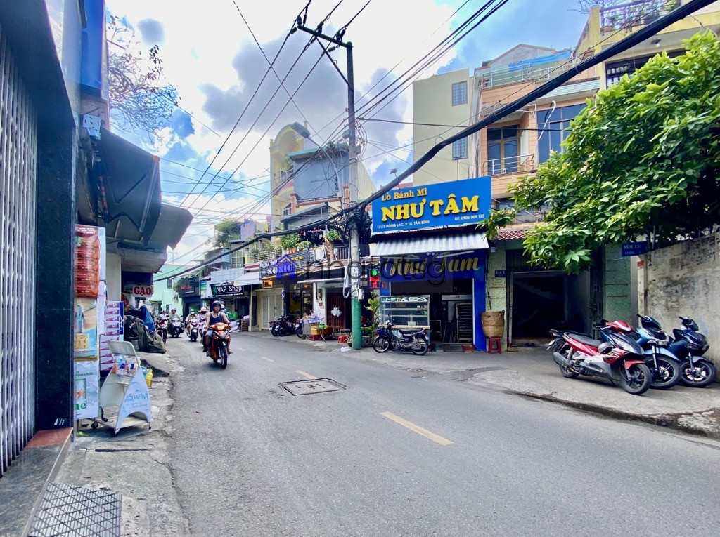 VỊ TRÍ ĐẮC ĐỊA, HIẾM NHÀ BÁN, ĐƯỜNG THÔNG THOÁNG VÀ THUẬN TIỆN DI CHUYỂN. 