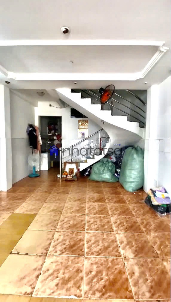 VỊ TRÍ ĐẮC ĐỊA, HIẾM NHÀ BÁN, ĐƯỜNG THÔNG THOÁNG VÀ THUẬN TIỆN DI CHUYỂN. 