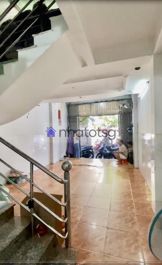 VỊ TRÍ ĐẮC ĐỊA, HIẾM NHÀ BÁN, ĐƯỜNG THÔNG THOÁNG VÀ THUẬN TIỆN DI CHUYỂN. 